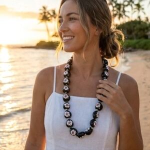 Vintage Hawaiian lei KuKui nut hand painted Kawaii